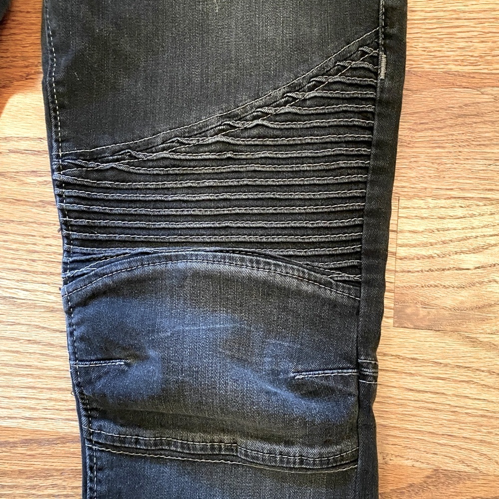 Men’s True Religion - Picture 5 of 9